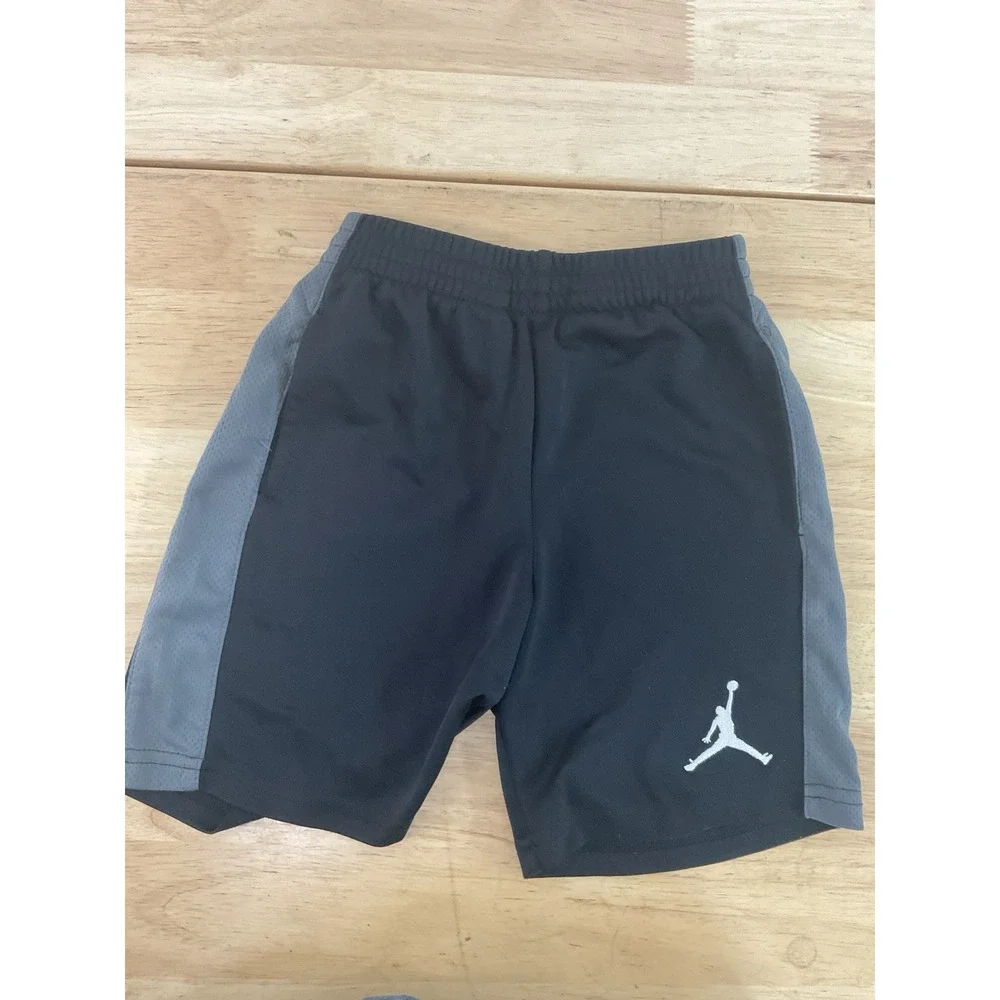 Nike Jordan Shorts Boys Size XS 3-4‎ Years